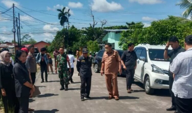 Teks Poto ; Jajaran Dapil II DPRD Kota Palangka Raya, pada saat melaksanakan reses di Kelurahan Menteng.