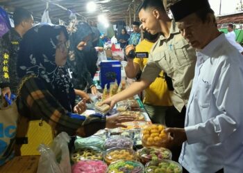 Wabup Kapuas Buka Bazar Ramadhan Kadin
