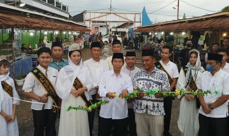 Wakil Bupati Kapuas Drs HM Nafiah Ibnor,MM.,didampingi Ketua Kadin Kabupaten Kapuas Supenpri.,S.Sos.serta kepala OPD Lingkup Pemkab Kapuas.