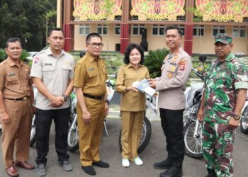 Bupati Serahkan Bantuan Hibah 12 Unit Kendaraan R2