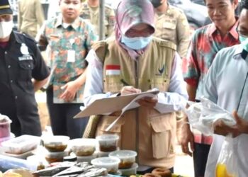 Periksa Makanan dan Takjil Di Area Pasar Kasongan