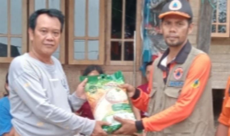 Korban Banjir Desa Haringen Kabupaten Bartim Terima Bantuan