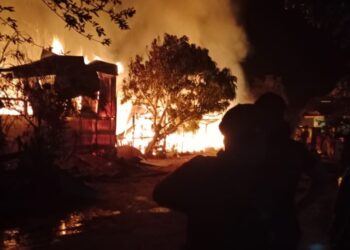 Tiga Rumah dan Satu Gedung  Musnah Terbakar