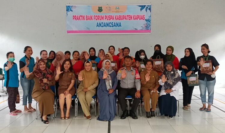 Ket foto:Anjangsana Forum Puspa Kabupaten Kapuas ke Rutan Kelas IIB Kuala Kapuas bersama Warga Binaan Khsus Perempuan.