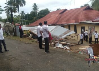 Cepat Tangani Robohnya Tembok Kantor Bupati Bartim, Tim dan Satu Unit Eksavator Diturunkan