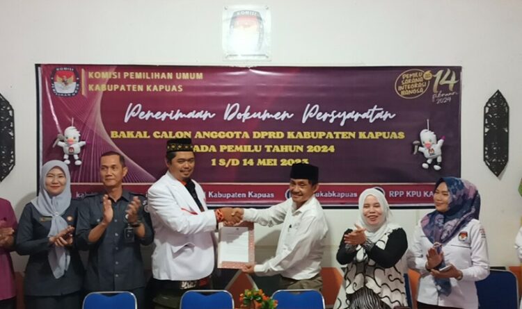Ket foto:DPD PKS Kabupaten Kapuas mendaftar ke KPU Kabupaten Kapuas.