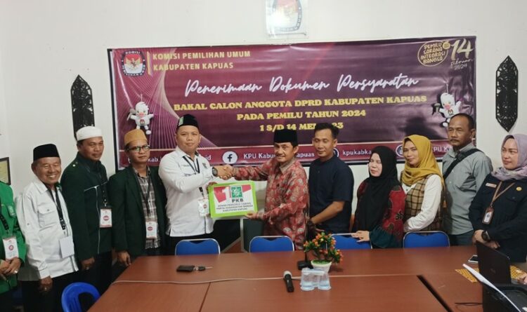 Foto : PC PKB Kabupaten Kapuas menyerahkan dokumen bacaleg DPRD Ke KPU Kapuas