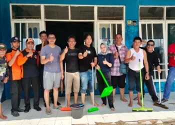 Gotong Royong Bersihkan Kantor PWI Bentuk Solidaritas dan Kekompakan