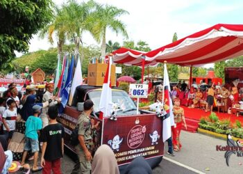 Lomba Karnaval Mobil Hias Berlangsung Meriah