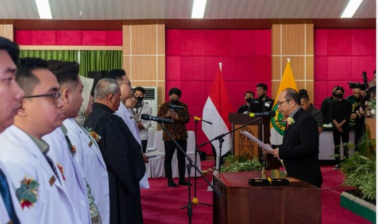Keterangan : Suasana pengambilan sumpah dan pelantikan dokter muda di Fakultas Kedokteran UPR. (IST)