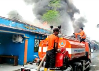 Kebakaran Pagi Hari Hanguskan 4 Unit Rumah Rusak Berat