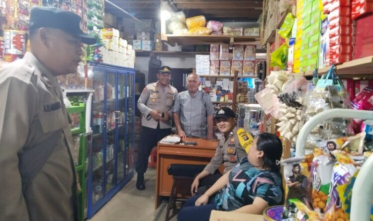 Foto : Tim satgas pangan ketika melakukan inspeksi mendadak (Sidak) ke pasar Kasongan dan Kereng Pangi, Minggu (21/5/2023).