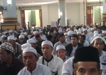 Ribuan Jamaah Padati Masjid Wahyu Al Hadi Sampit