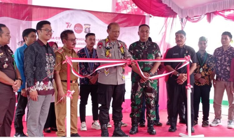 Teks Poto: Kapolda Kalteng, Irjen Pol Nanang Avianto, pada saat melakukan pemotongan pita tanda diresmikannya Rumah Kebangsaan.