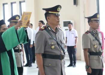 Kasat Resnarkoba Polresta Palangka Raya, AKP Aji Suseno, saat melakukan serah terima jabatan.