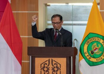Keterangan ; Rektor UPR, Prof Sapampak. (ist)