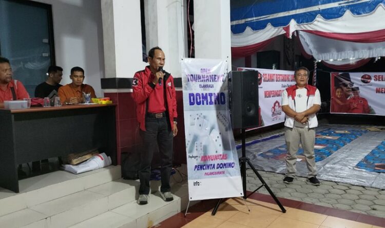 Keterangan : Ketua DPD PDI Perjuangan Kalteng, Arton S. Dohong (Tengah) saat menyampaikan sambutan dalam pembukaan Turnamen Domino. (ist)