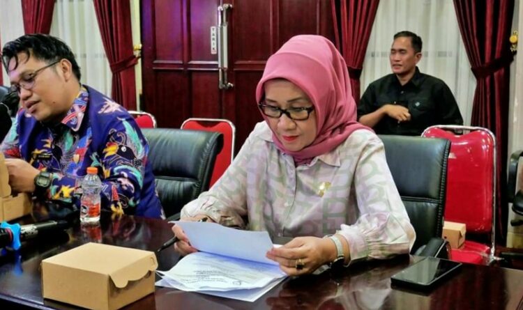 Foto : Ketua Komisi III DPRD Kalteng, Siti Nafsiah saat Kunker ke Pemerintah Kabupaten Murung Raya. (Ist)