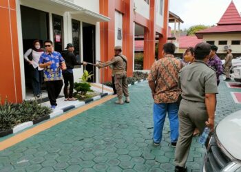 Sriosako, pada saat usai menghadiri sidang gugatan perceraian di Pengadilan Agama Palangka Raya.