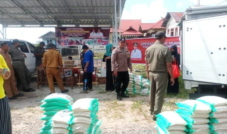 Bhabinkamtibmas Kelurahan Kameloh Baru Amankan Operasi Pasar Sembako