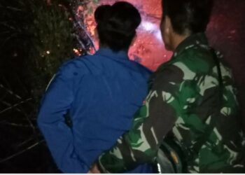 Tim penanganan kebakaran ketika terjun melakukan pemadaman di kawasan Pertigaan Jalan Depag dan Tehang Lama, baru-baru ini