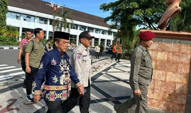 Keterangan : Wakil Ketua I DPRD Kalteng, Abdul Razak (batik). (ist)