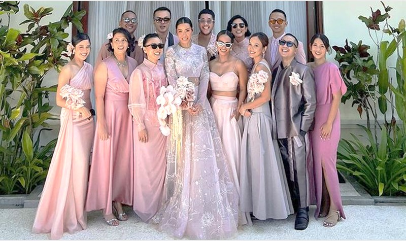 Kompak Pakai Outfit Black-Pink, Geng ‘AADC’ Tampil Memukau di Pesta Pernikahan Ardinia Wirasti