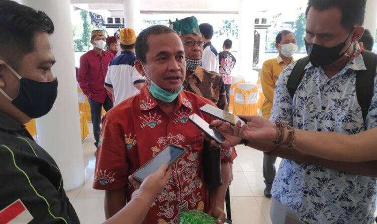 Foto : Anggota DPRD Barito Selatan, Rahmato Rahman saat diwawancarai awak media (shan)