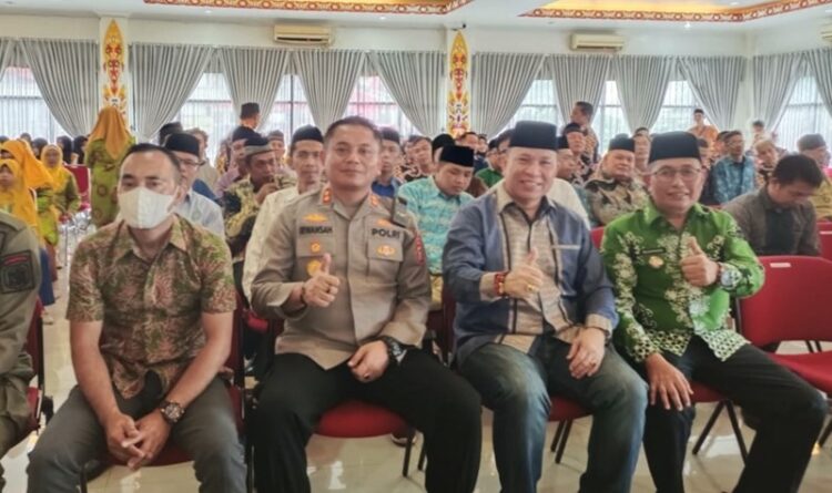 Foto: Ketua DPRD Mura, Dr. Doni, SP, M.Si duduk sebagai tamu undangan dalam pembukaan Musda ke V Pengurus Muhammadiyah Kabupaten Murung Raya