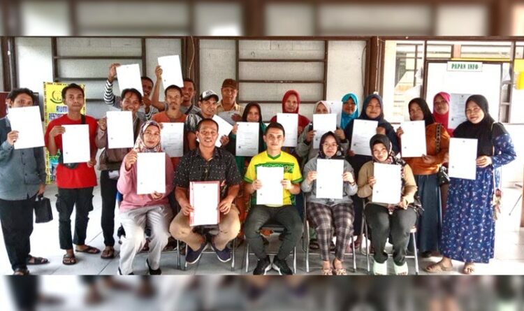 Puluhan UMKM di Kelurahan Pahandut, Terima Sertifikat Halal Gratis