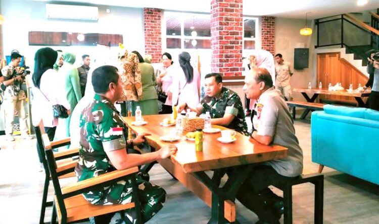 Tingkatkan Sinergitas Jelang Pemilu 2024, Kapolda Kalteng Coffee Morning Bersama Pangdam Tanjungpura