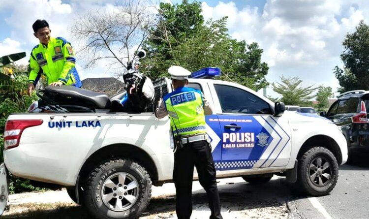 Adu Kuat, Pengendara Honda Scoopy Tewas