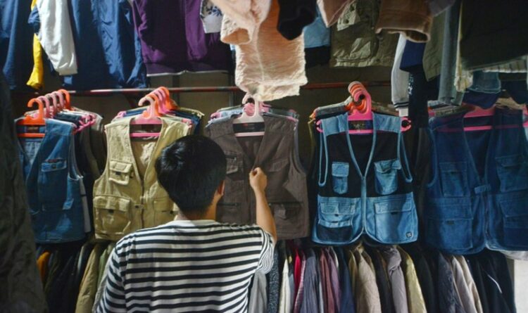 Jangan Asal Beli! Berikut Tips Membeli Baju Bekas Berkualitas di Thrift Shop