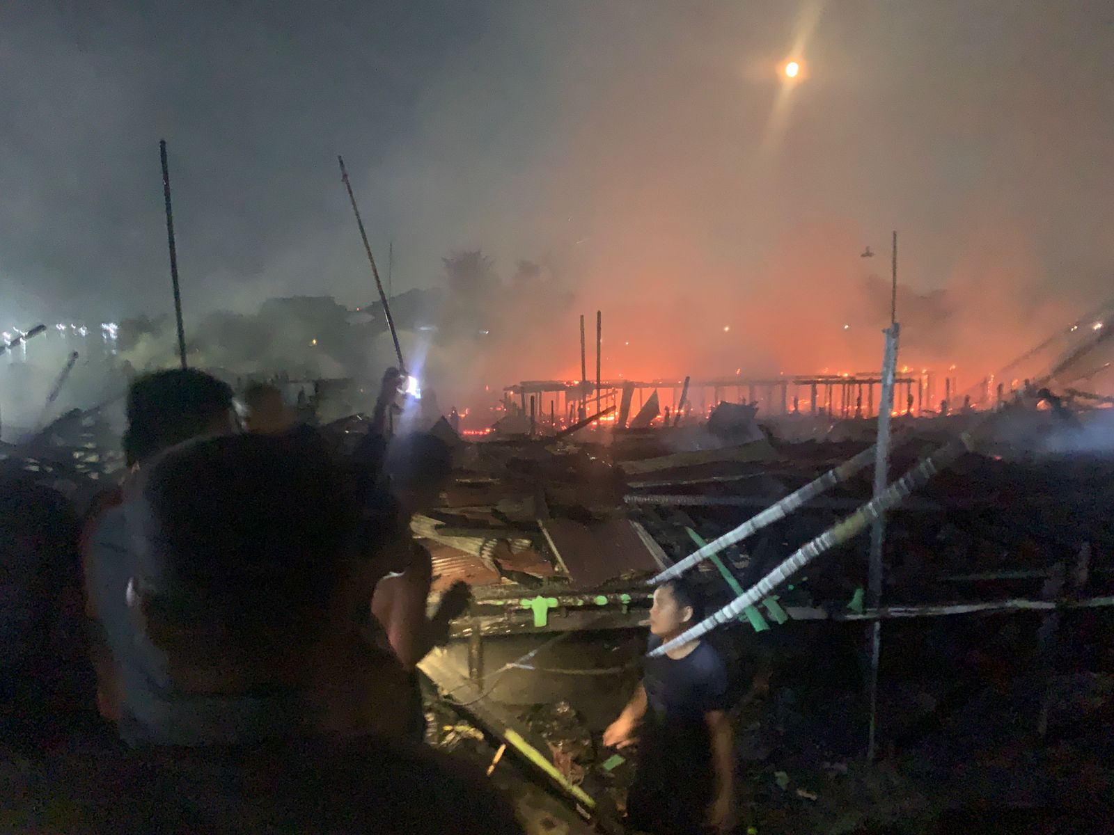 Puluhan Rumah Kayu di Flamboyan Bawah Hangus Terbakar 