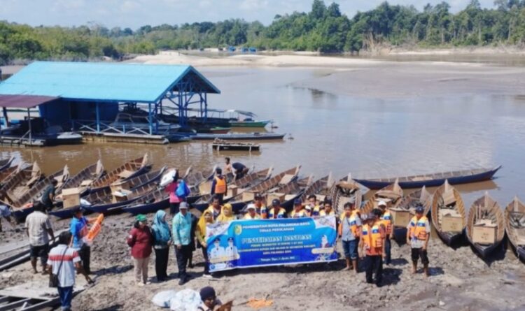 Pokmawas dan Nelayan Tangkap di Rakumpit Mendapatkan Bantuan 27 Perahu