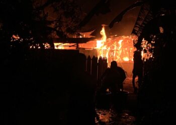 Diduga Korsleting Listrik Saat Nyalakan Genset, Gudang Warga di Palangka Raya Hangus Terbakar