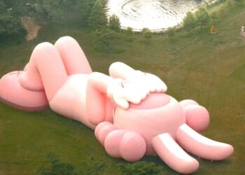 Gemes! Intip Foto-foto Imut ‘Boneka Raksasa’ dalam Project KAWS:Holiday Di Seluruh Dunia