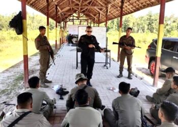 Tingkatkan Keterampilan, Personel Satbrimob Polda Kalteng Berlatih Tembak