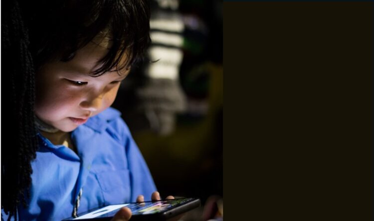 Cegah Anak Jadi Korban, Orangtua Diminta Awasi Anak Bermain Gadget