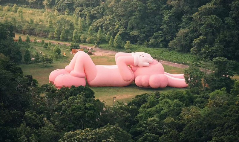 Gemes! Intip Foto-foto Imut ‘Boneka Raksasa’ dalam Project KAWS:Holiday Di Seluruh Dunia
