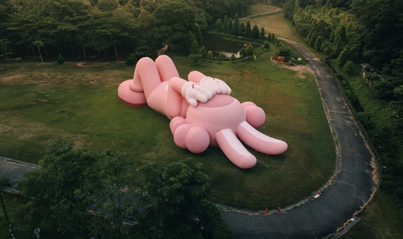 Gemes! Intip Foto-foto Imut ‘Boneka Raksasa’ dalam Project KAWS:Holiday Di Seluruh Dunia