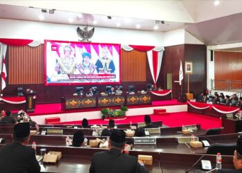 DPRD Mura bersama dengan Pemkab Mura saat melaksanakan Paripurna Istimewa dalam rangka mendengarkan pidato kenegaraan Presiden RI Joko Widodo