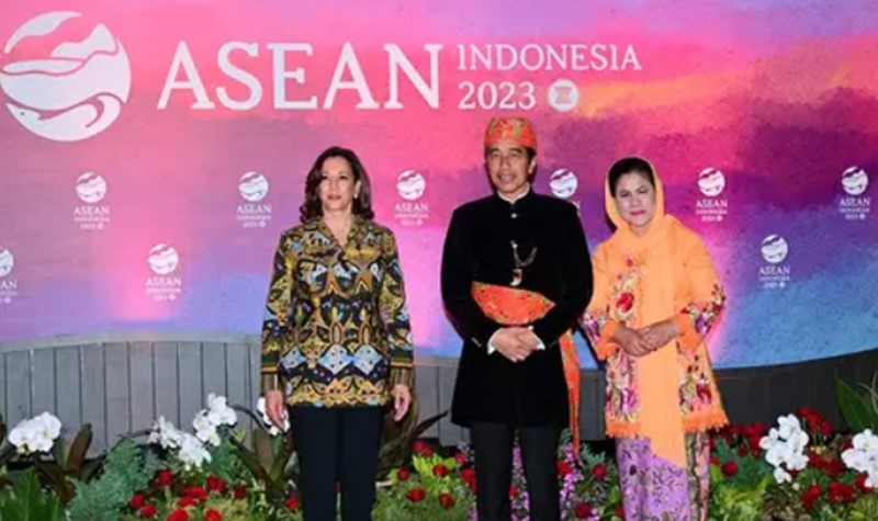Cantiknya Para Ibu Negara Kenakan Batik Indonesia di Gala Dinner KTT ASEAN