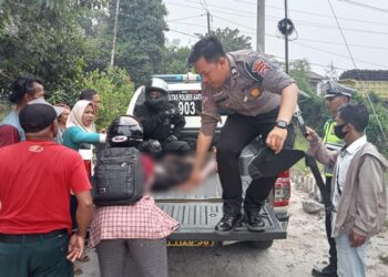 Pengendara Motor Adu Kuat Dengan Truk Mitsubishi