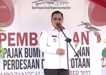 Membahayakan, Bupati Ingatkan Warga Tidak Bermain Layang-layang