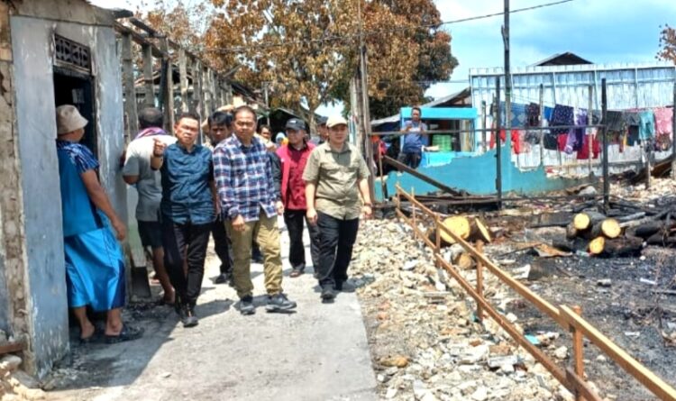 Gubernur Kalteng Bantu Korban Kebakaran di Baamang Hulu