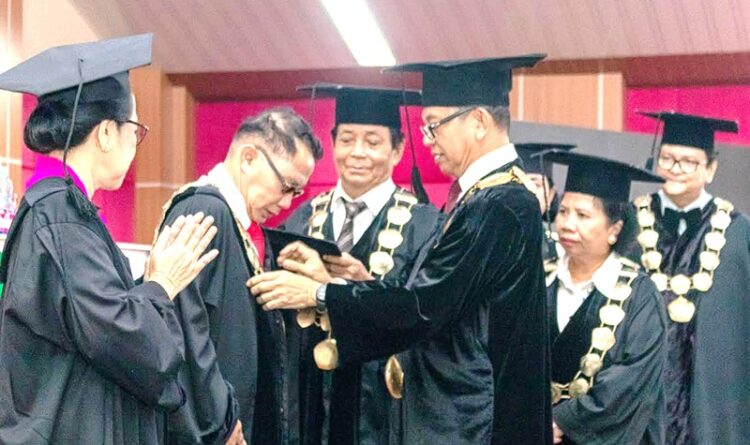 Prof. Dr. Andrie Elia, S.E., M.Si dan Prof. Dr. Demitra, M.Pd Resmi diKukuhkan Sebagai Guru Besar