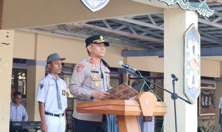 Kapolres Barsel Berikan Motivasi kepada SMAN 1 Dusun Selatan