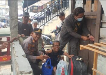 Respon Cepat, Kepolisian Bantu Warga Pasca Sakit
