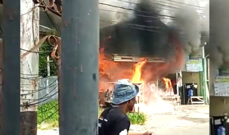 Kebakaran Ludeskan Laundry di Jalan Kalimantan